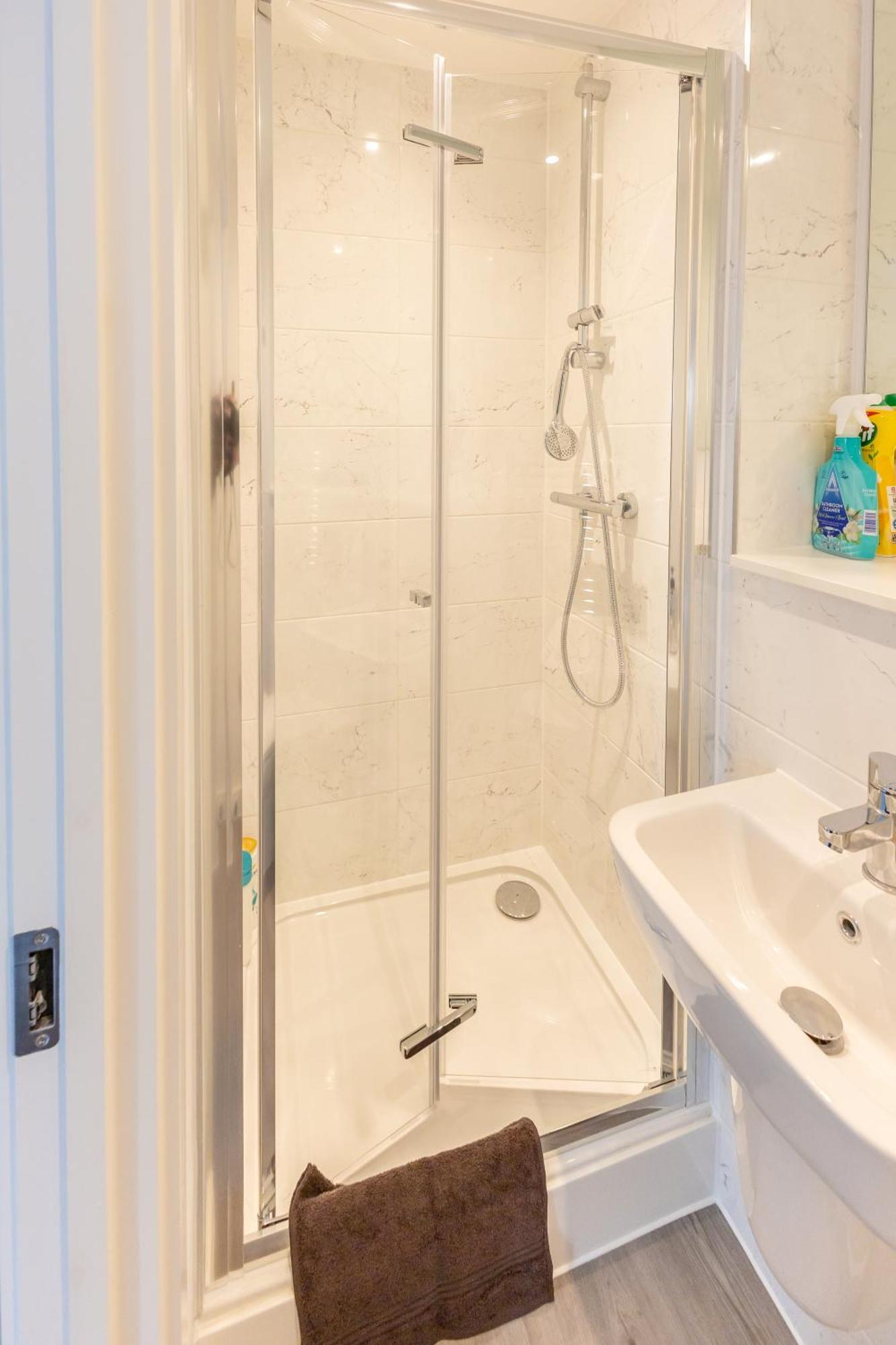 Stunning Modern 3 Bedroom Townhouse - Perfect Getaway Manchester Kültér fotó