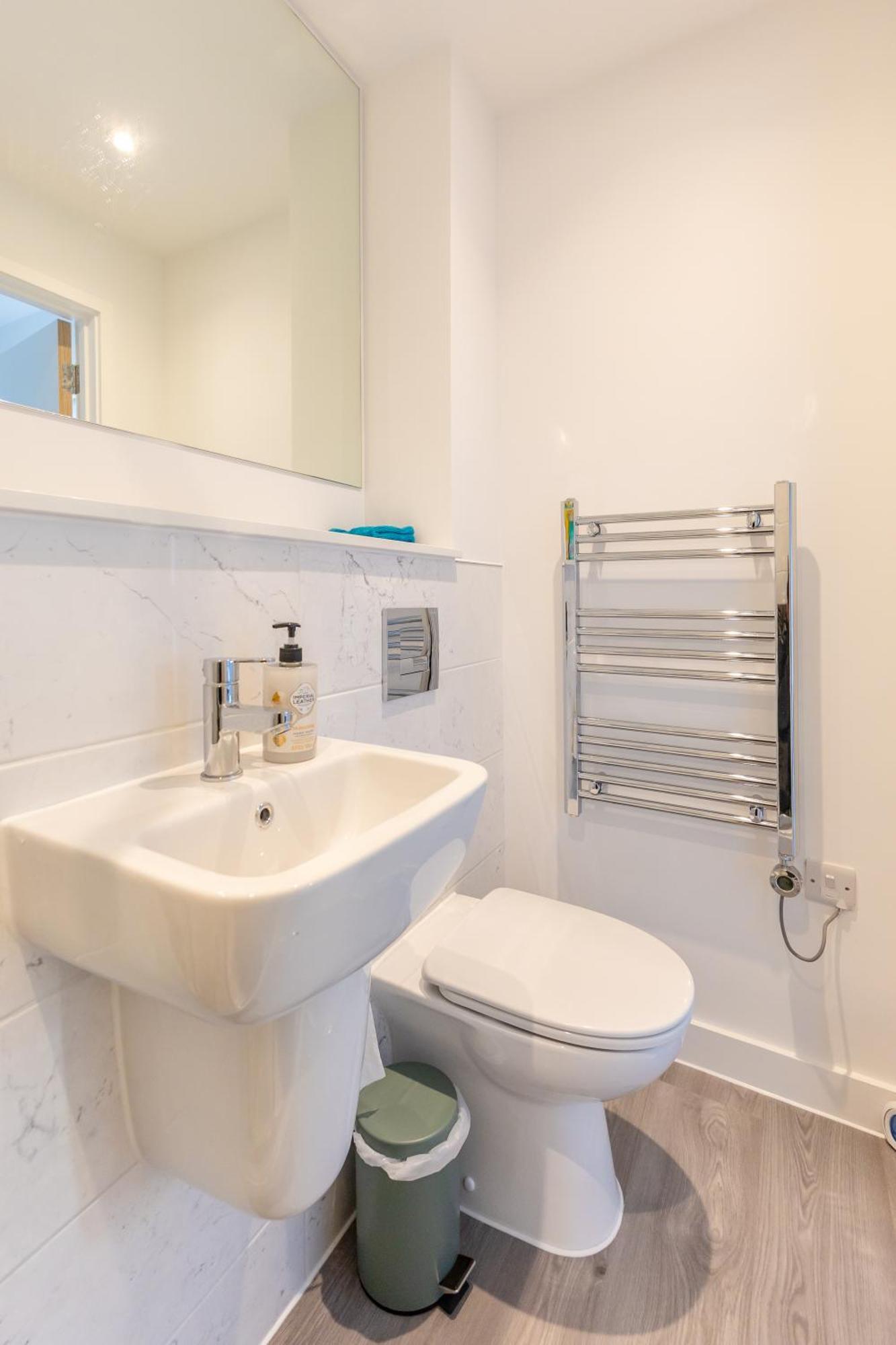 Stunning Modern 3 Bedroom Townhouse - Perfect Getaway Manchester Kültér fotó