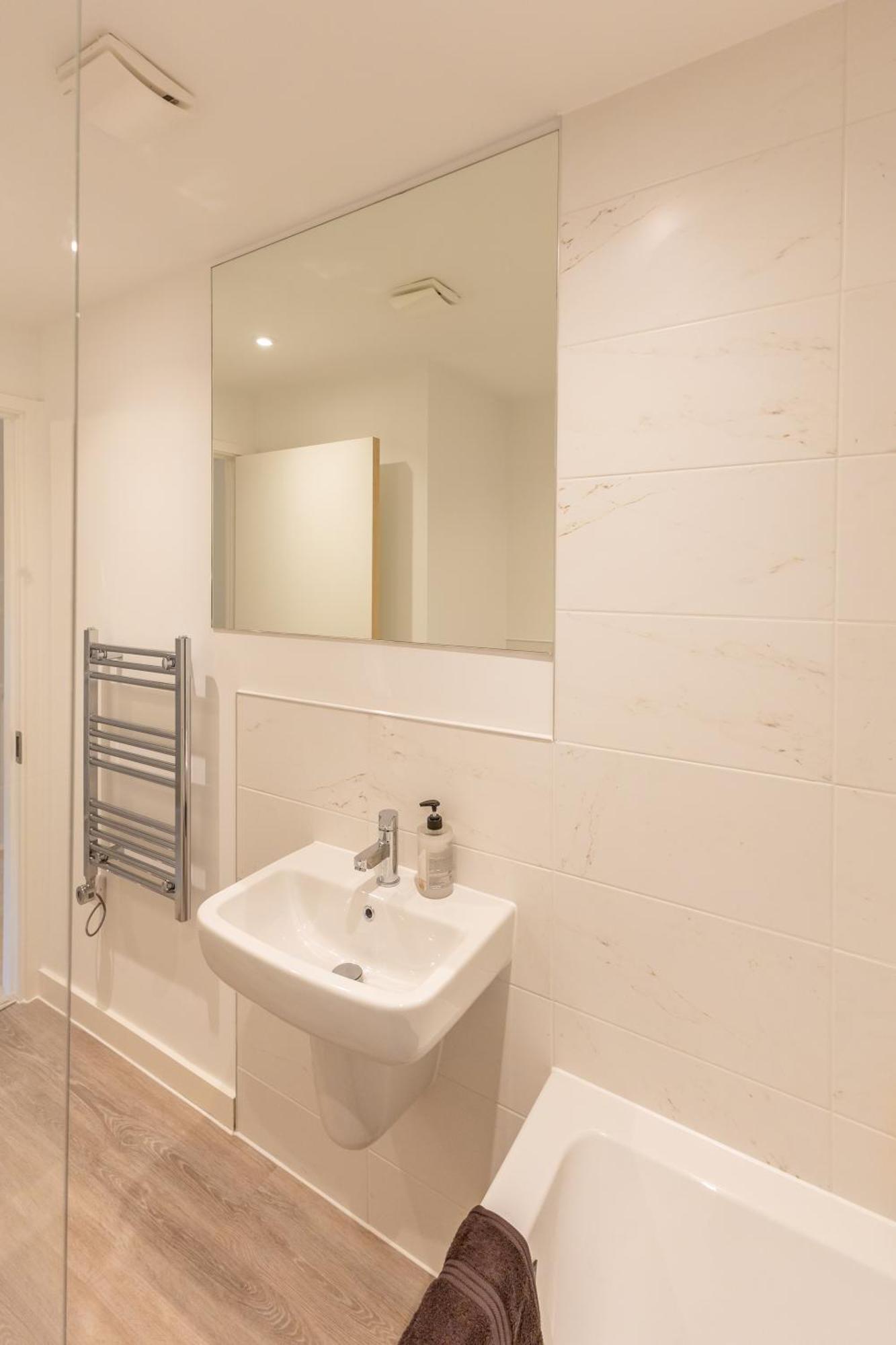Stunning Modern 3 Bedroom Townhouse - Perfect Getaway Manchester Kültér fotó
